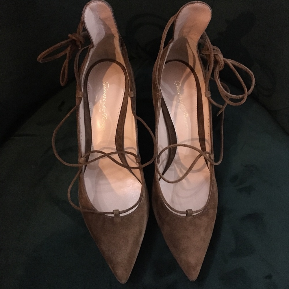 Gianvito Rossi Lexi mid suede criss cross pumps